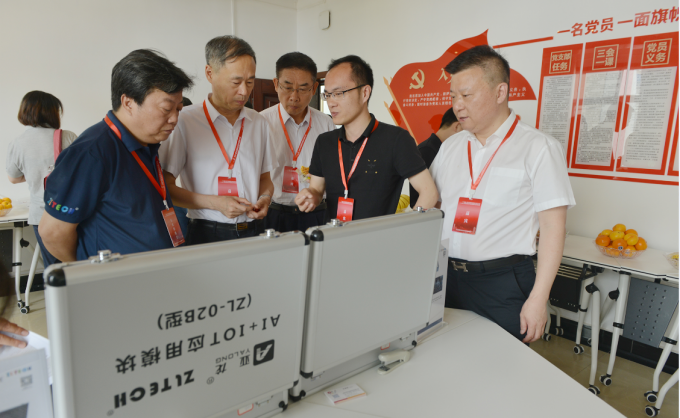 “智能制造職業教育人才培養論壇暨電子信息專業建設研討會”圓滿召開！智龍科技作主旨報告：《智能化時代中職電子信息類專業建設探討》